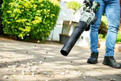 מפוח עלים יד נטען Brushless 56V + שתי סוללות 6.0Ah + מטען מהיר EGO