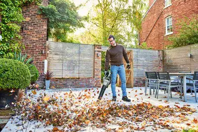 מפוח עלים יד נטען Brushless 56V + שתי סוללות 6.0Ah + מטען מהיר EGO