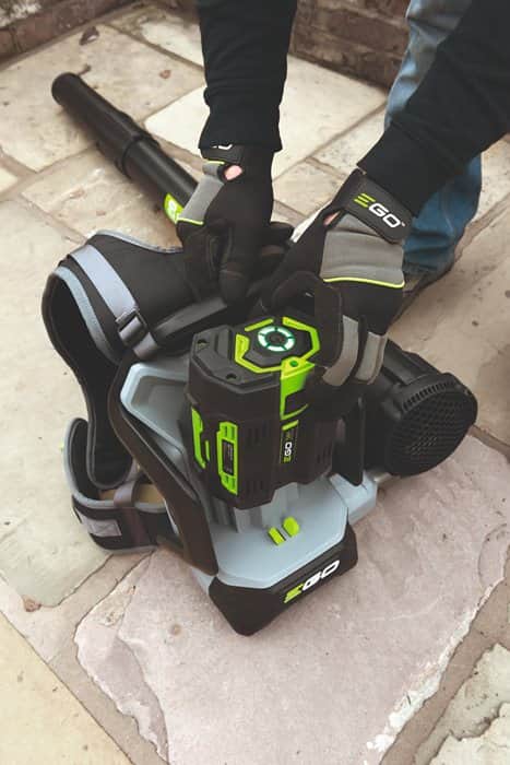 מפוח גב נטען 56V Brushless +שתי סוללה 10.0Ah +מטען מהיר EGO
